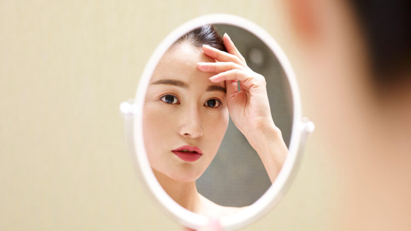 【生え際を美しく】おでこを広げる顔脱毛のメリット・デメリット|注意すること3選!